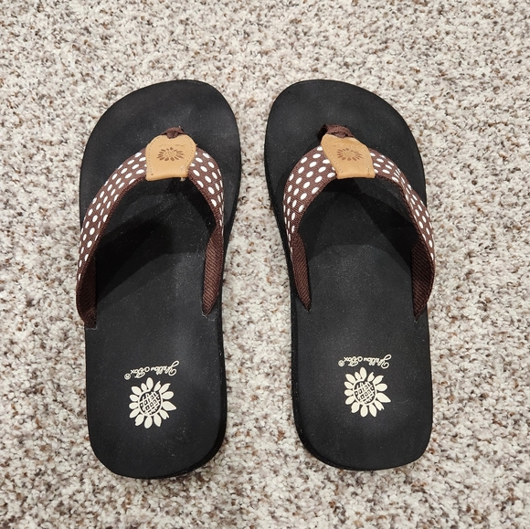 YellowBox Flip Flops - Picture 4 of 5